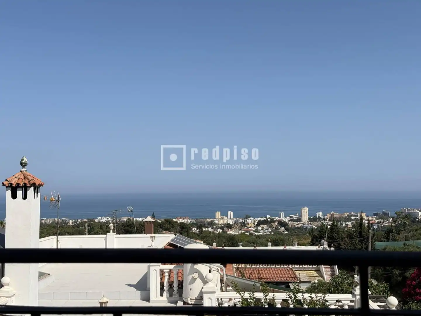 Vista exterior de Casa o xalet en venda en Málaga amb Terrassa
