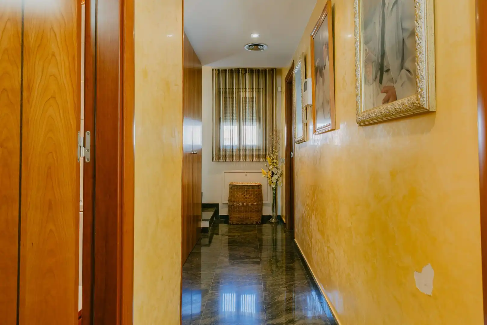 Houses for sale in Santa Coloma de Gramenet  with Air Conditioner, Heating and Private garden