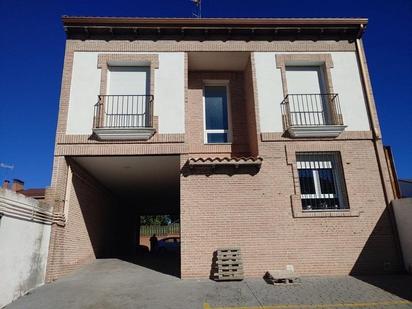 Vista exterior de Dúplex en venda en Valdeolmos-Alalpardo amb Terrassa