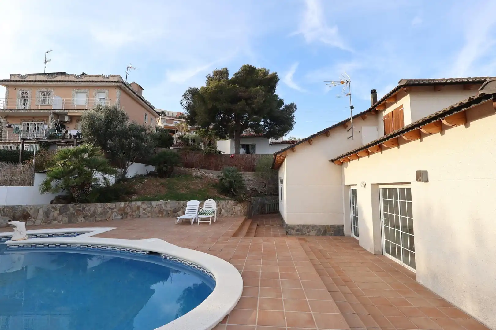 Piscina de Casa o xalet en venda en Cubelles amb Aire condicionat, Jardí privat i Terrassa