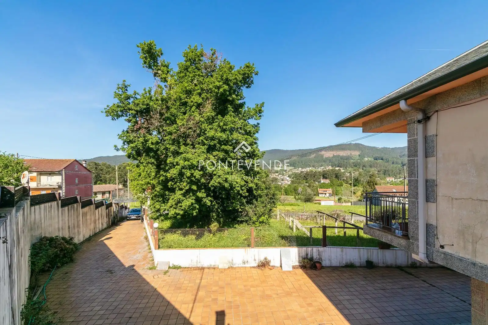 Vista exterior de Casa o xalet en venda en Poio amb Terrassa