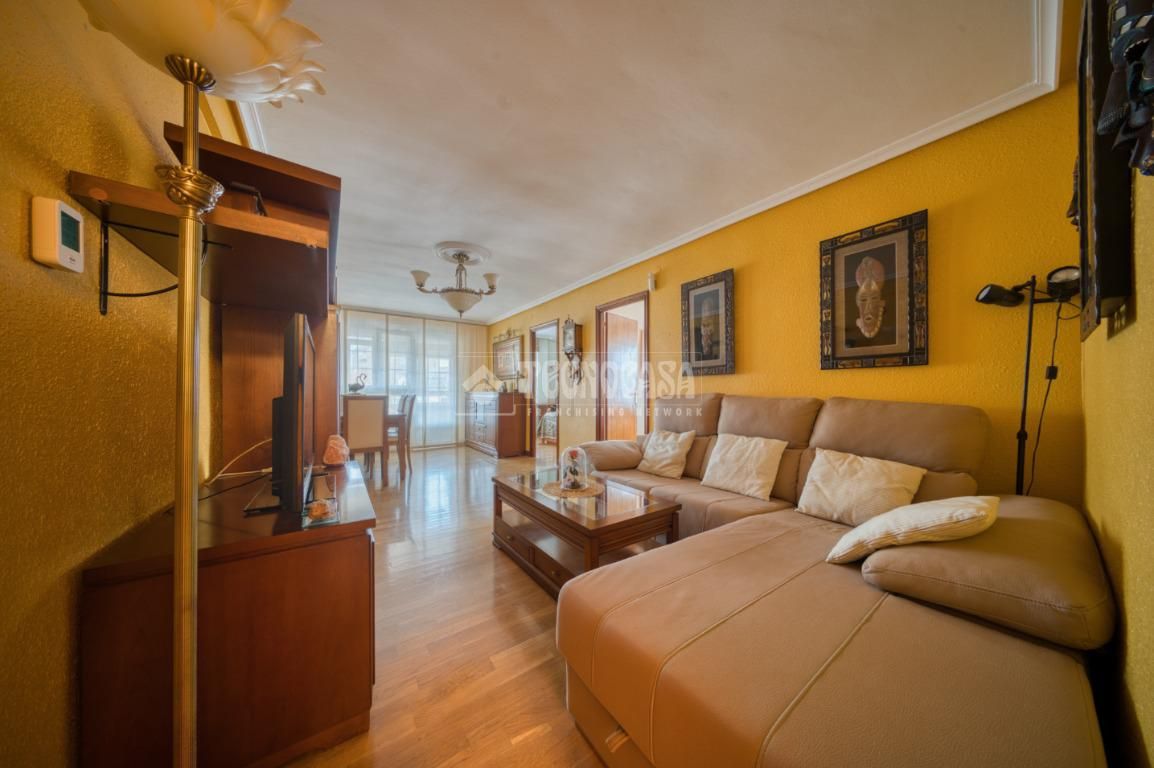 Sala de estar de Piso en venta en Valladolid Capital con Calefacción, Parquet y Terraza