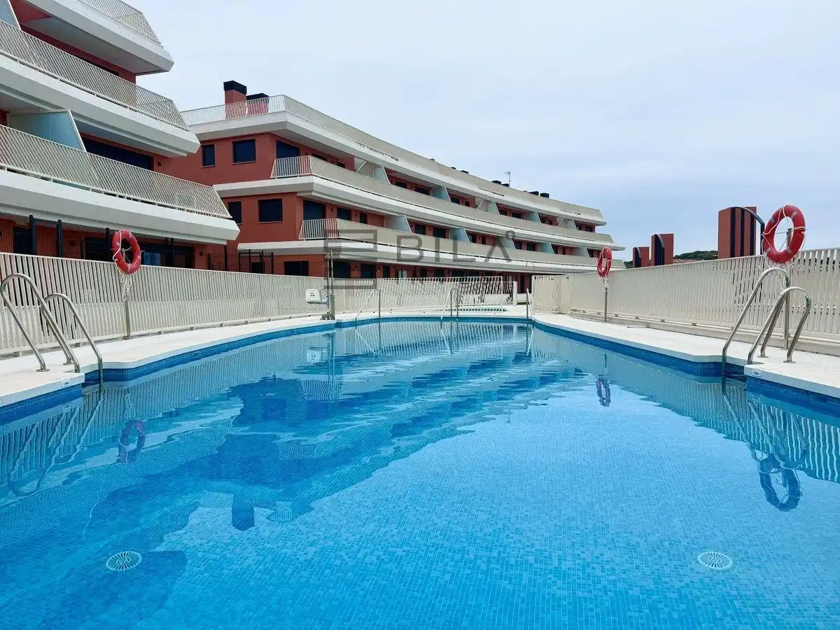 Àtic amb piscina en venda a Brida