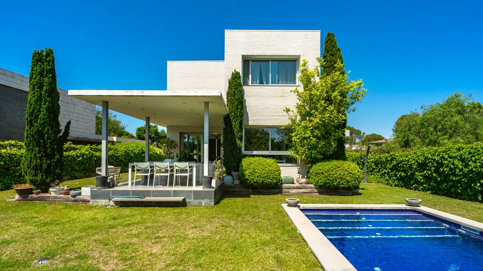 Garden of Houses for sale in Girona Capital  with Air Conditioner, Heating and Storage room