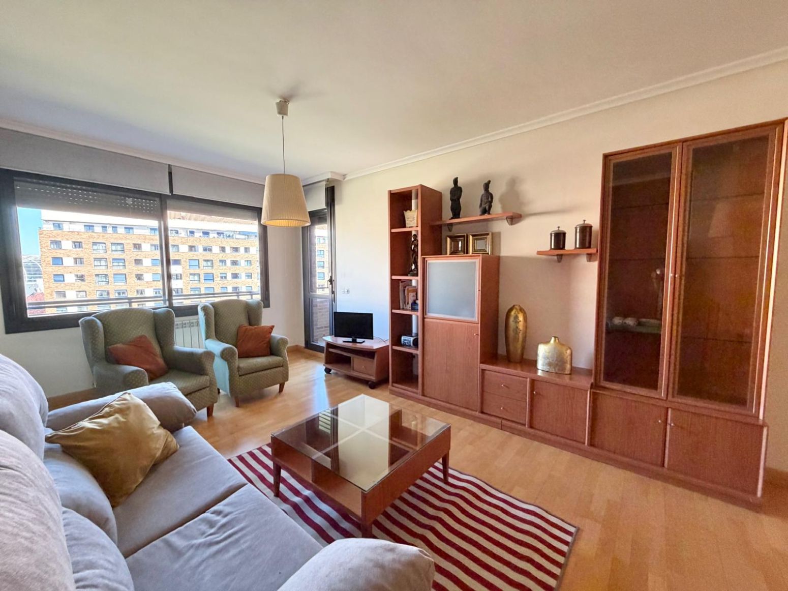 Living room of Flat for rent in  Logroño  with Heating, Terrace and Storage room