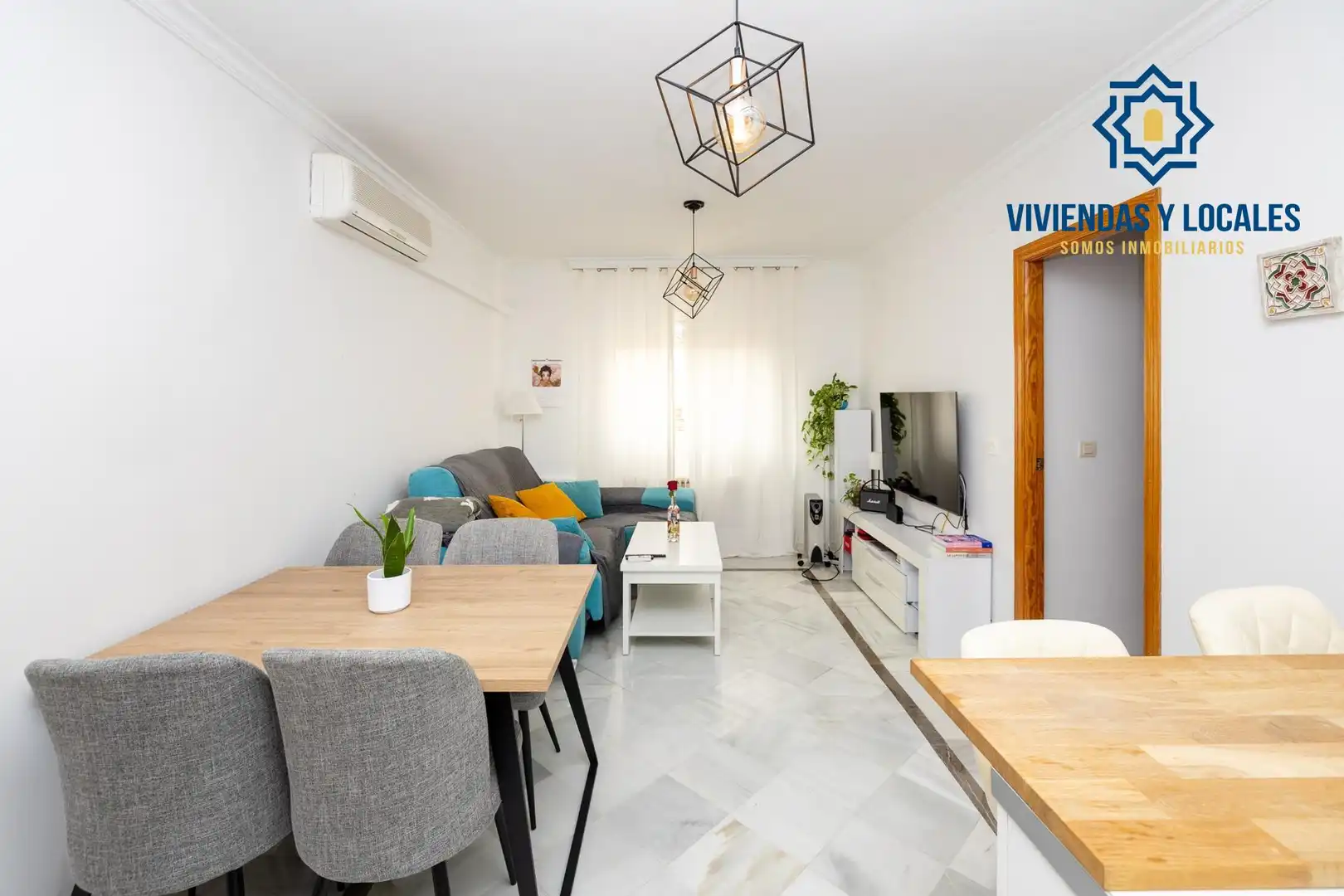 Sala de estar de Piso en venta en La Zubia con Calefacción y Balcón