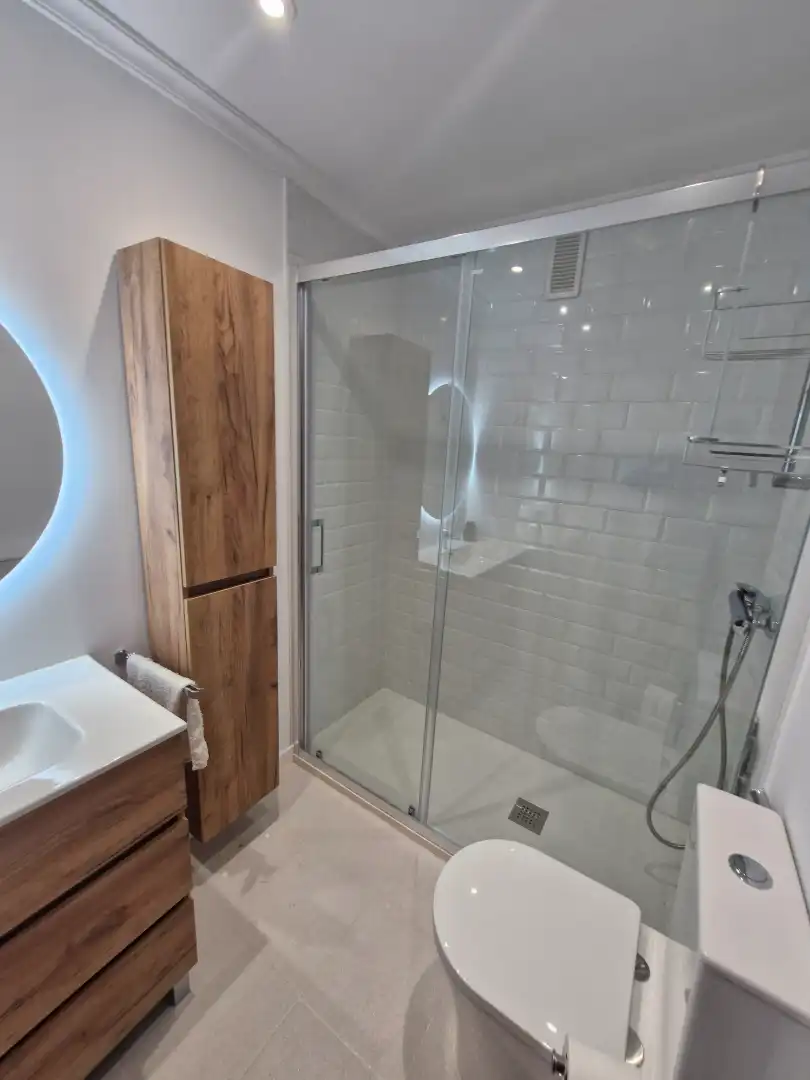 Baño de Piso de alquiler en Bilbao  con Calefacción, Parquet y Amueblado