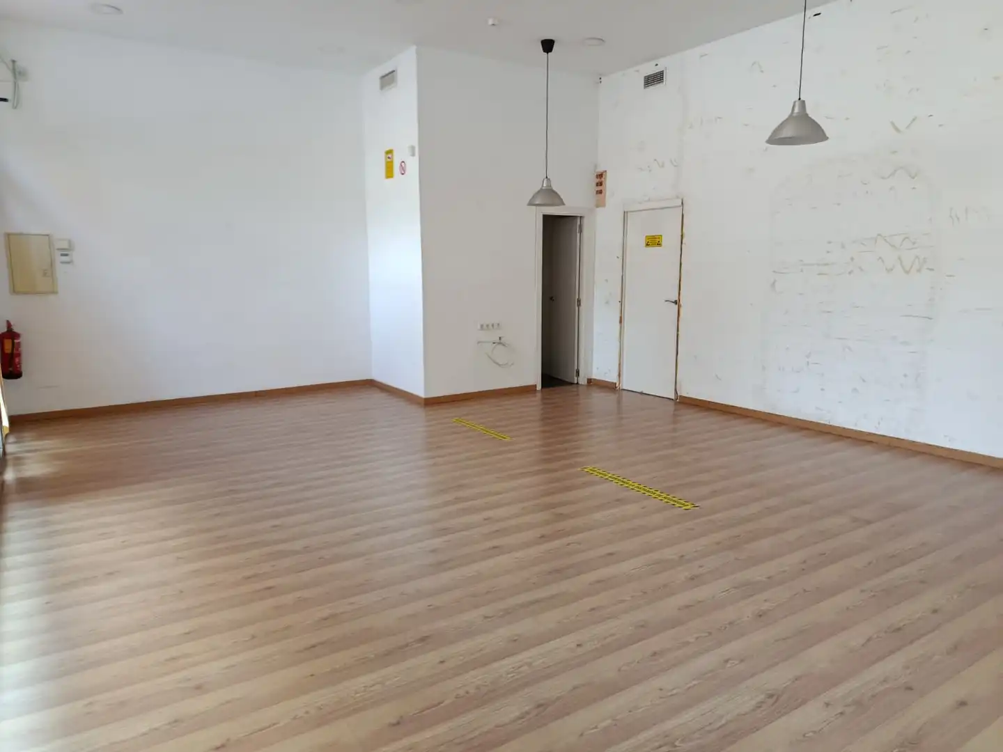 Local de alquiler en Almería con Aire acondicionado, Calefacción y Parquet