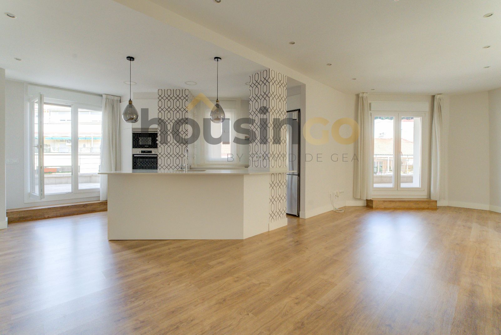 Sala d'estar de Àtic de lloguer en  Madrid Capital amb Aire condicionat, Calefacció i Parquet