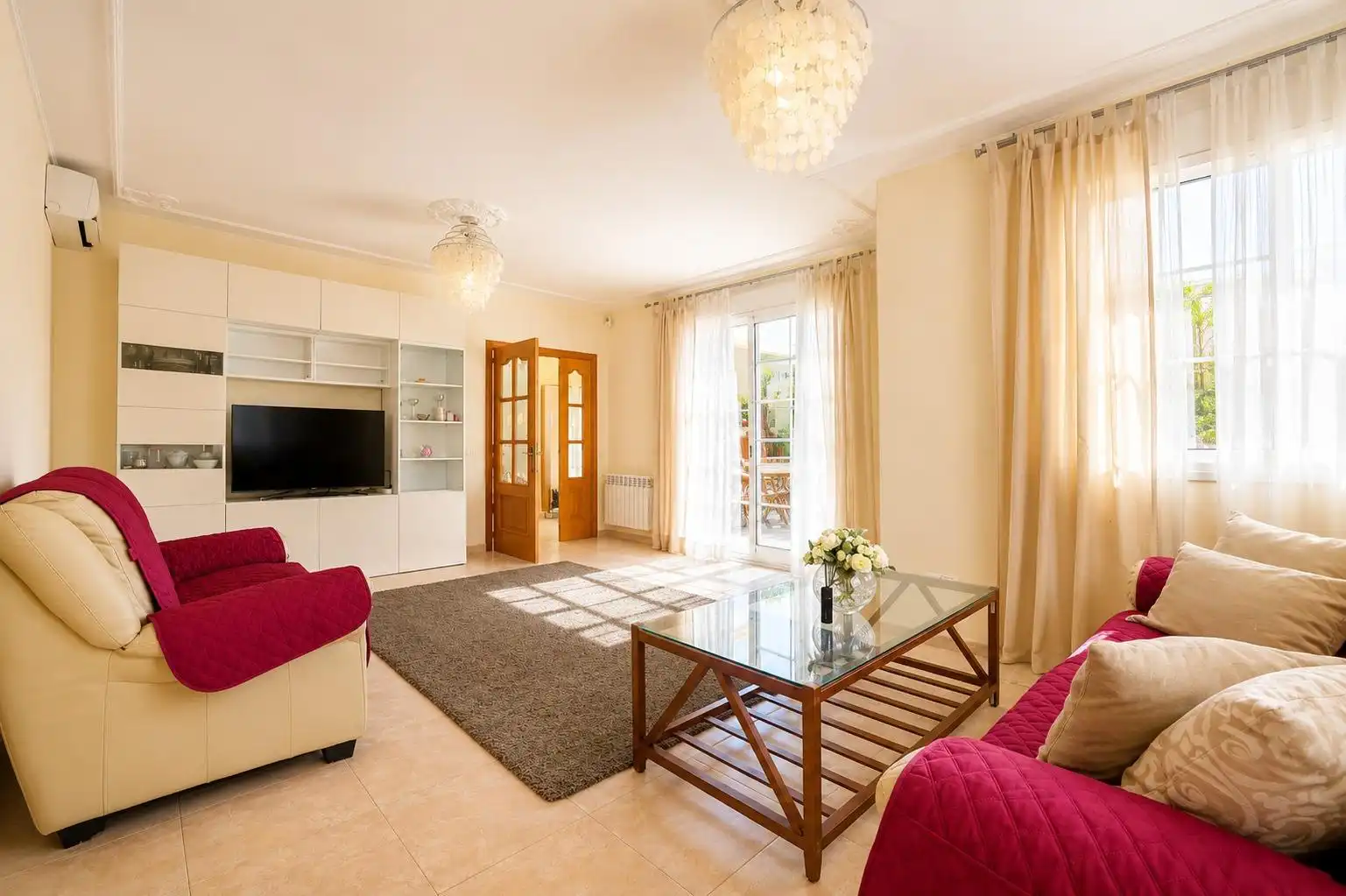 Sala d'estar de Casa o xalet en venda en Cambrils amb Aire condicionat, Calefacció i Jardí privat