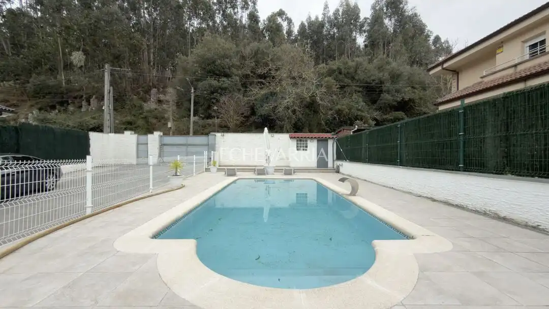 Piscina de Casa o chalet en venta en Castro-Urdiales con Calefacción, Jardín privado y Terraza