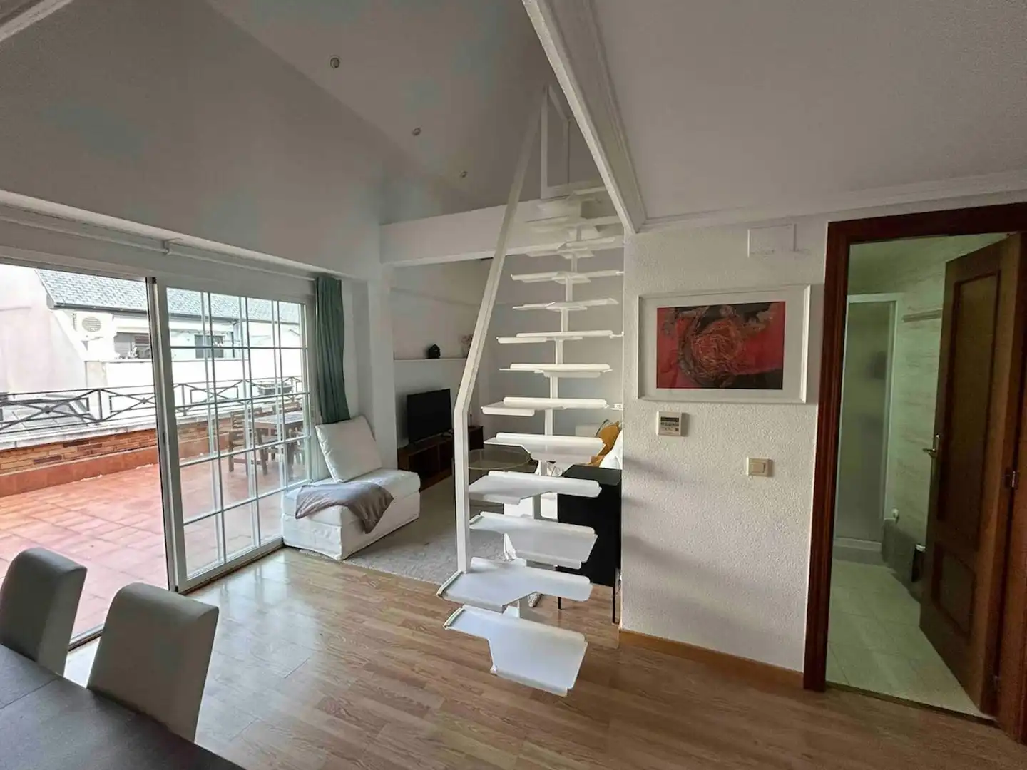 Wohnzimmer von Wohnung zur Miete in Madrid mit Klimaanlage, Heizung und Privatgarten