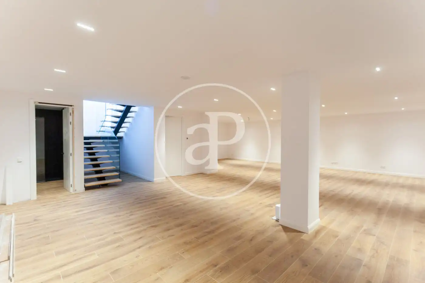 Casa aparellada amb piscina en venda a C. Tallín, imagen 30