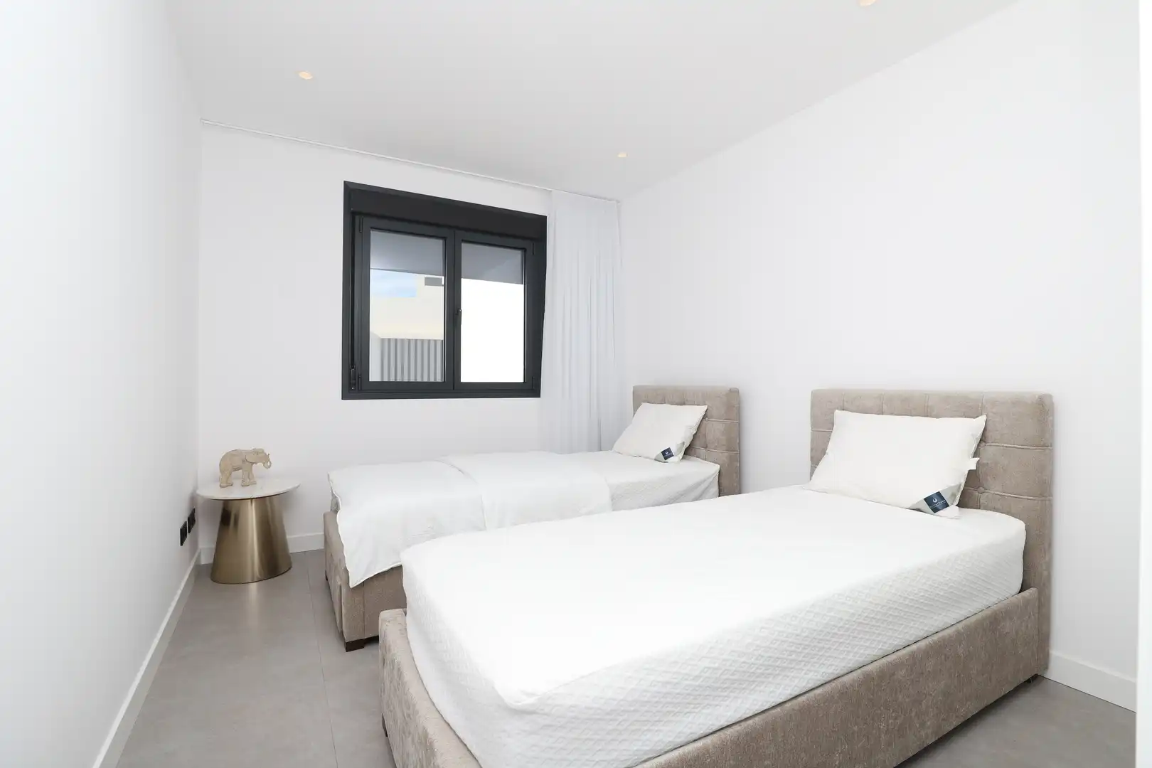 Habitación de Apartamento en venta en Estepona con Aire acondicionado, Calefacción y Terraza