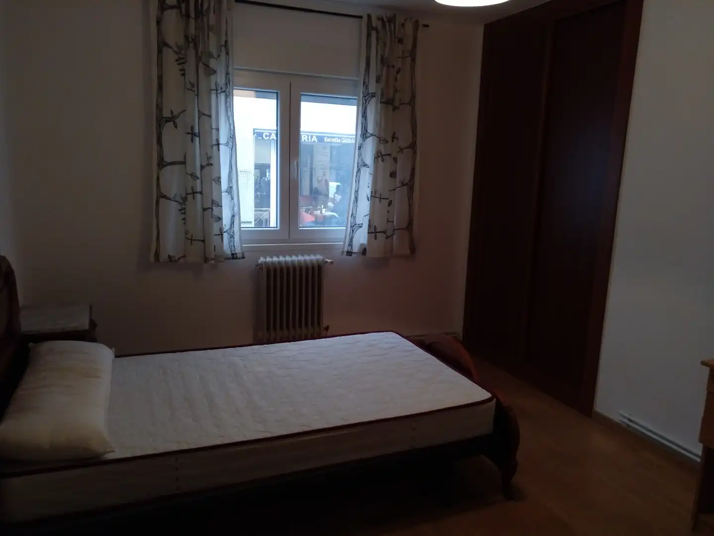 Habitación de Piso de alquiler en Santiago de Compostela  con Calefacción, Parquet y Amueblado