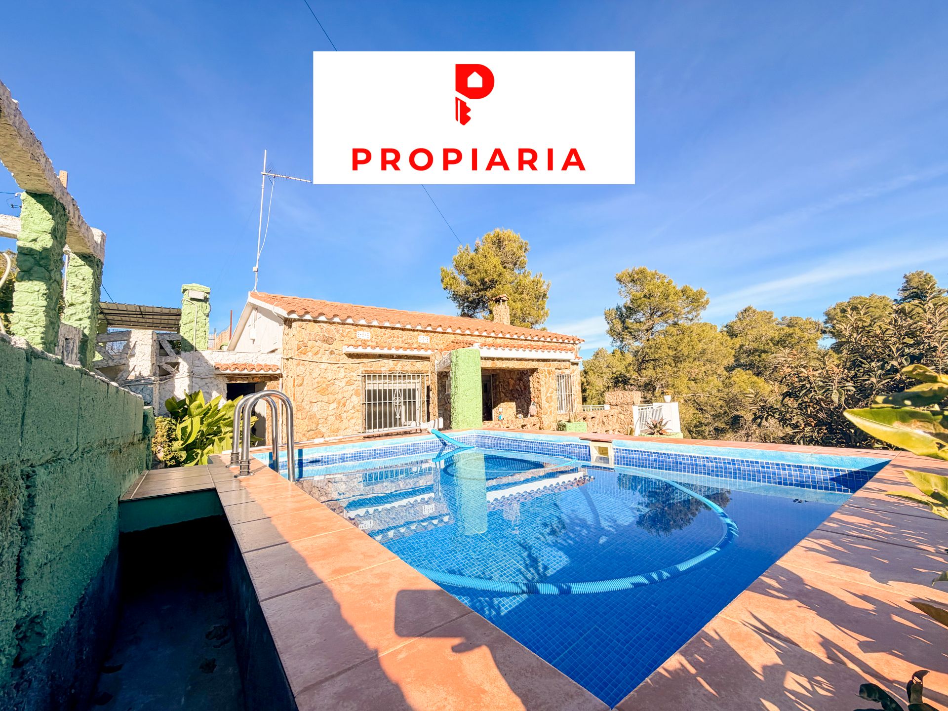 Vista exterior de Casa o xalet en venda en Vallirana amb Calefacció, Jardí privat i Terrassa