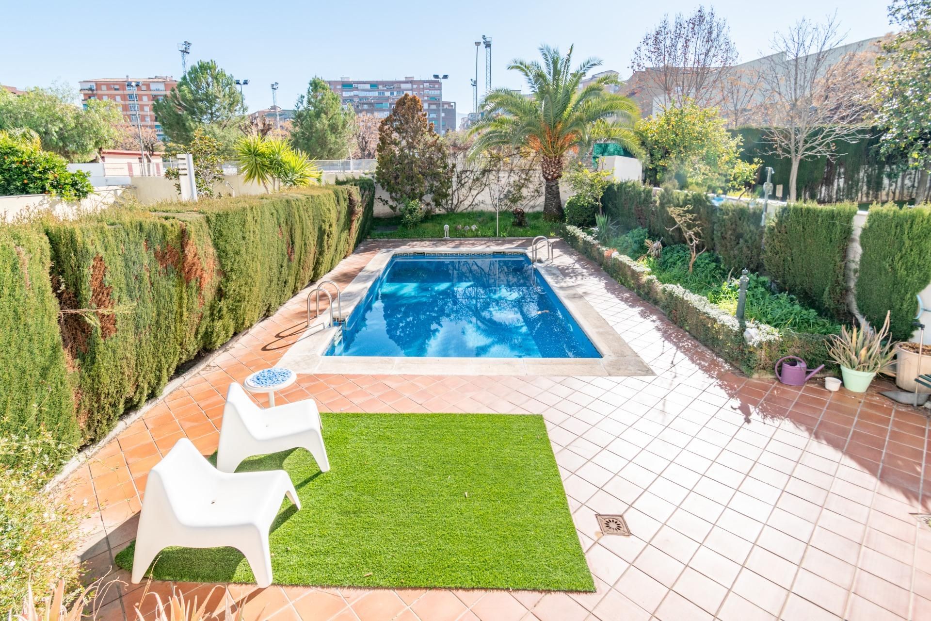 Piscina de Casa o xalet en venda en  Granada Capital amb Aire condicionat, Calefacció i Jardí privat