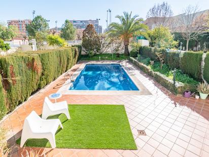 Piscina de Casa o xalet en venda en  Granada Capital amb Aire condicionat, Calefacció i Jardí privat