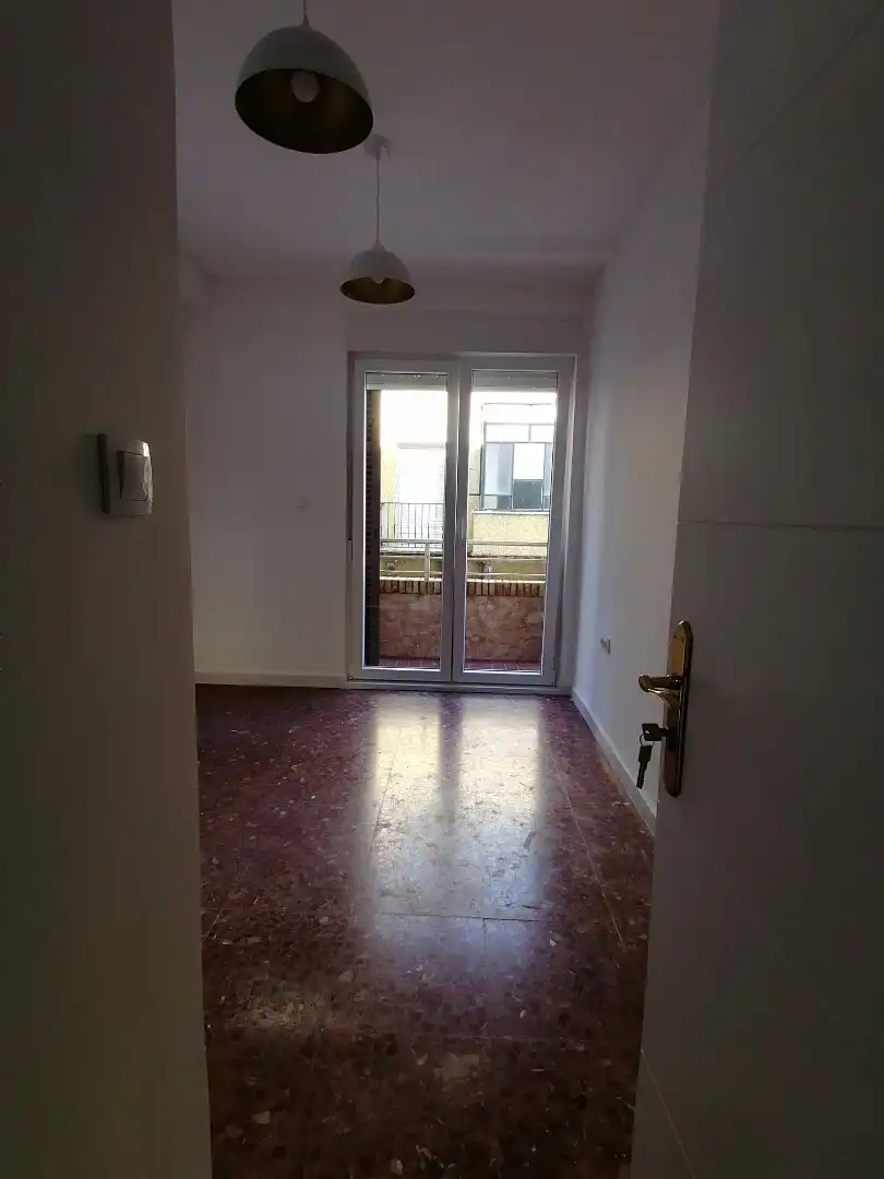 Habitación de Piso de alquiler en La Línea de la Concepción con Amueblado, Horno y Lavadora