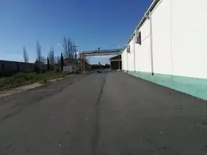 Außenansicht von Fabrikhallen zum Verkauf in Yuncos