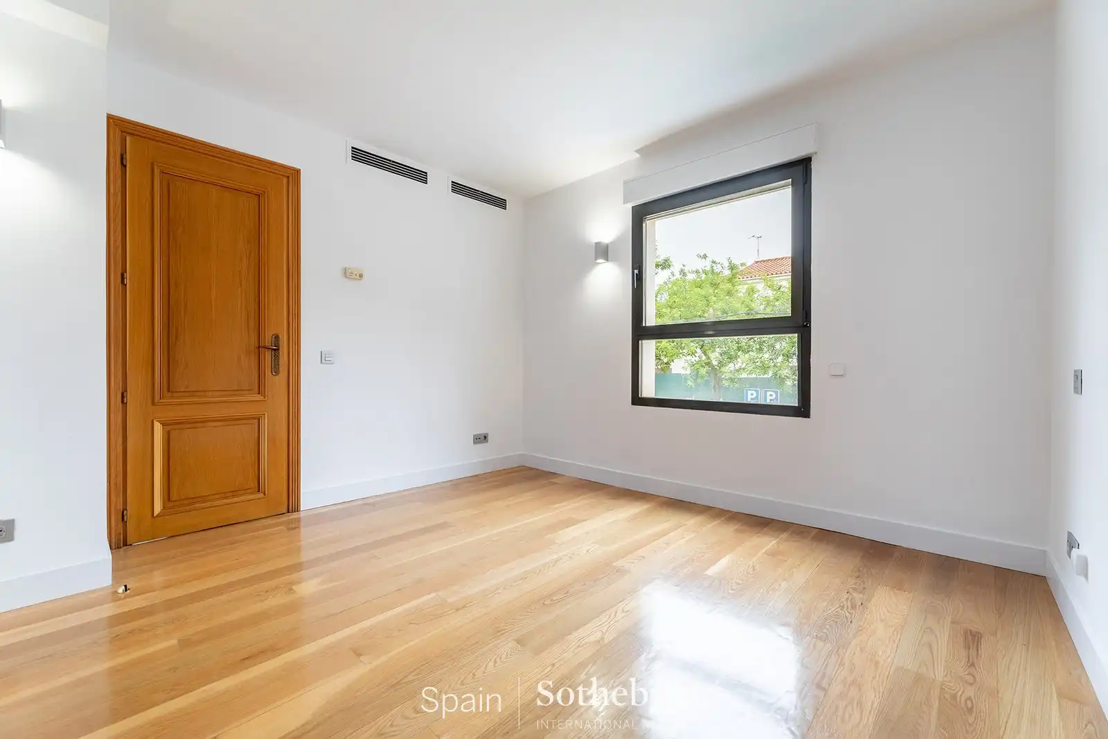 Bedroom of Houses for rent in Madrid  with Air Conditioner, Heating and Private garden