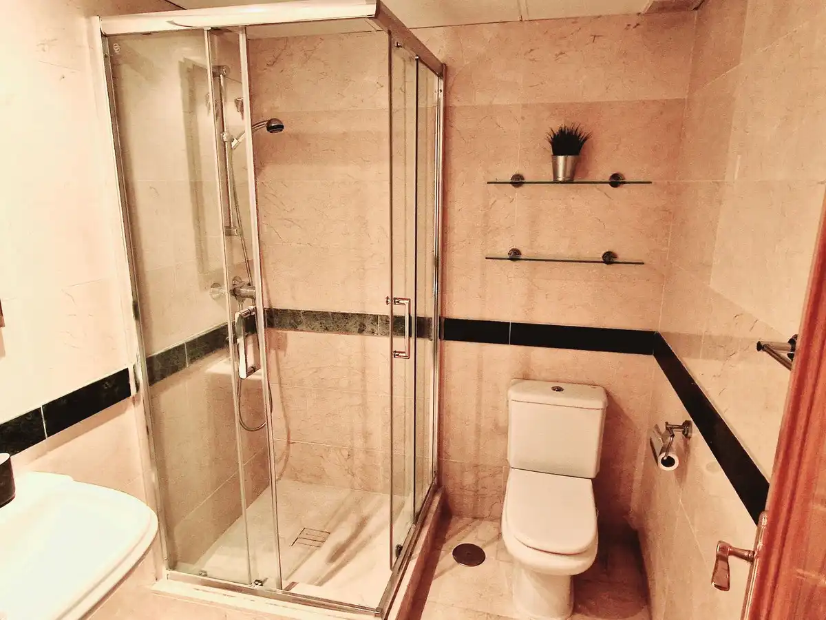 Bathroom of Flat for rent in Benahavís  with Air Conditioner, Private garden and Terrace