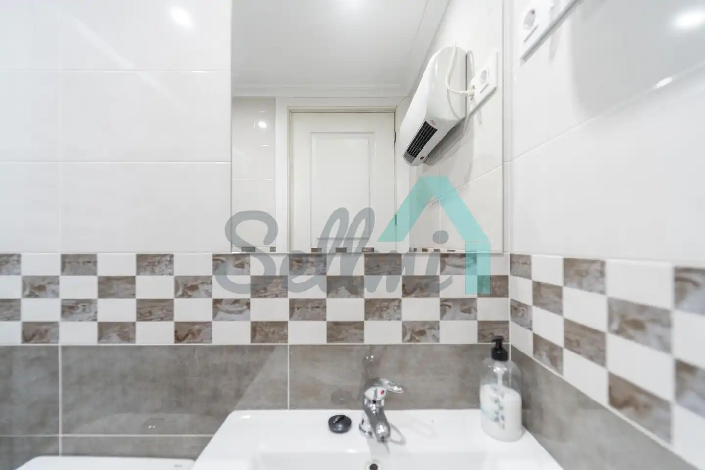 Casa adosada en venta en Eladio Rico García, Valdés - Luarca