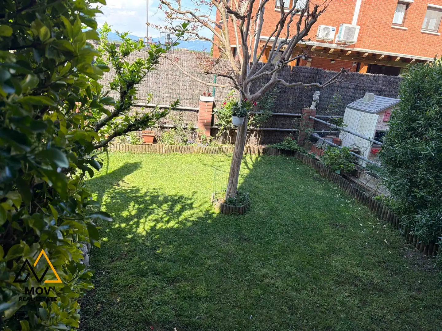 Jardí de Casa adosada en venda en Vic