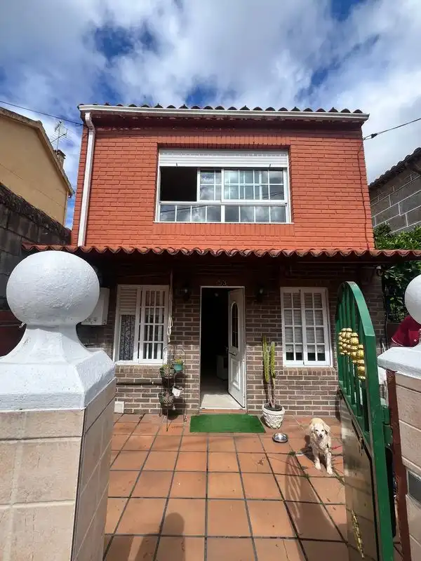Vista exterior de Casa o chalet en venta en Vigo  con Parquet
