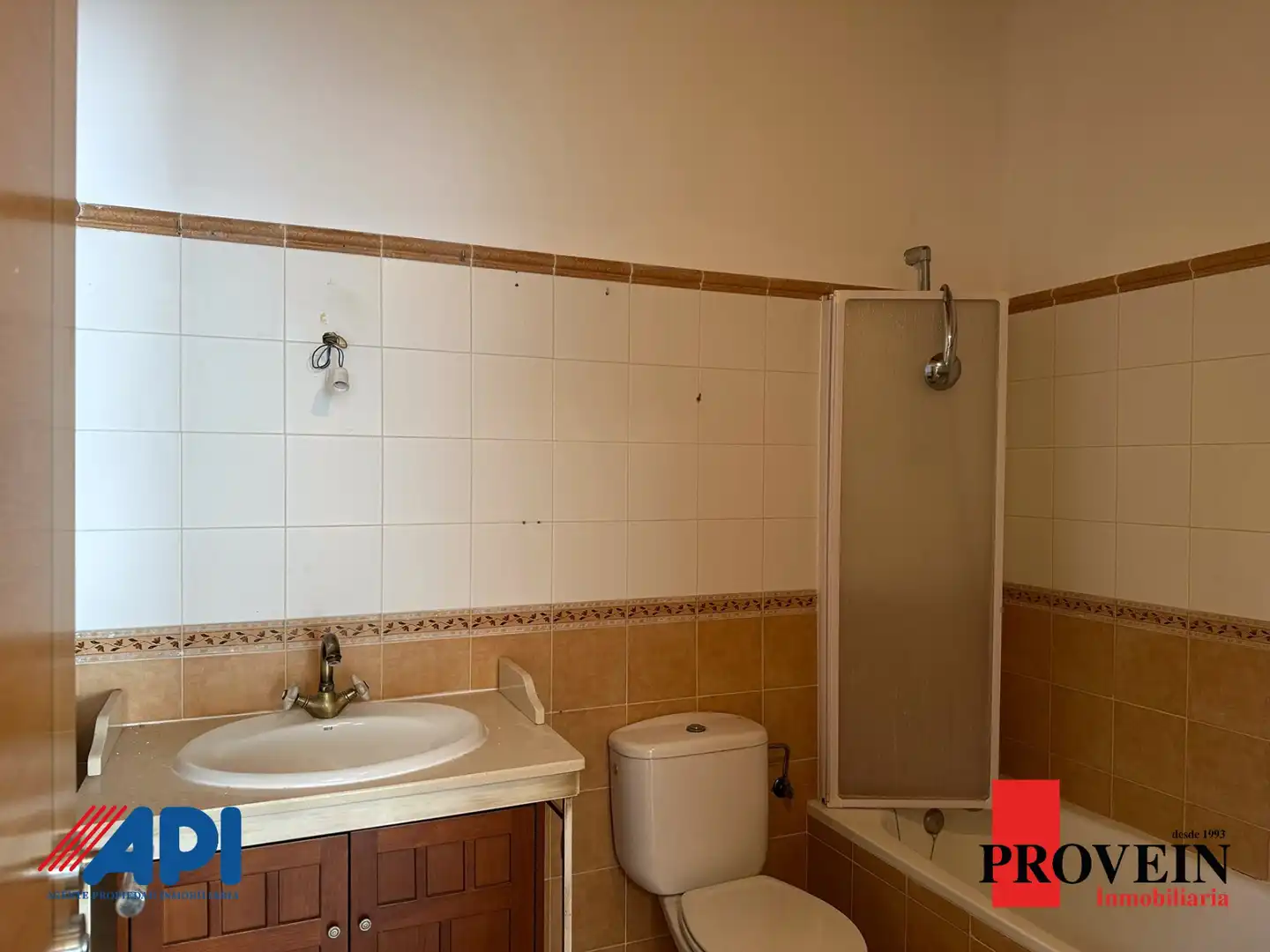 Bany de Casa adosada en venda en Santa Cruz del Retamar amb Calefacció, Jardí privat i Forn