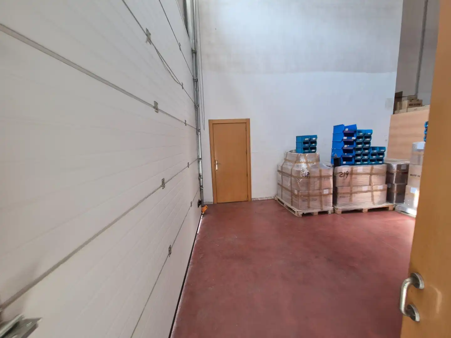 Fabrikhallen zur Miete in Elda