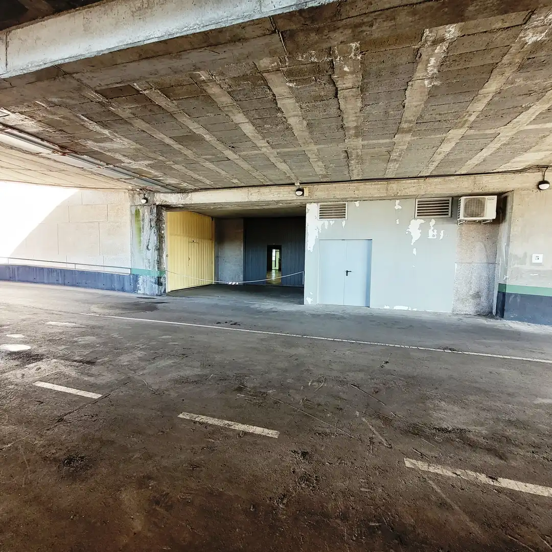 Parking de Local de alquiler en Madrid con Aire acondicionado, Calefacción y Alarma