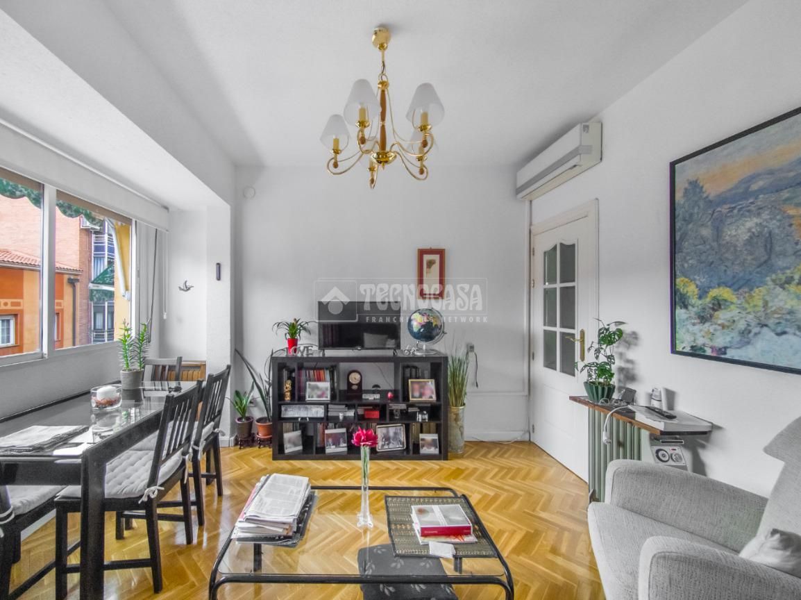 Living room of Flat for sale in  Madrid Capital  with Air Conditioner