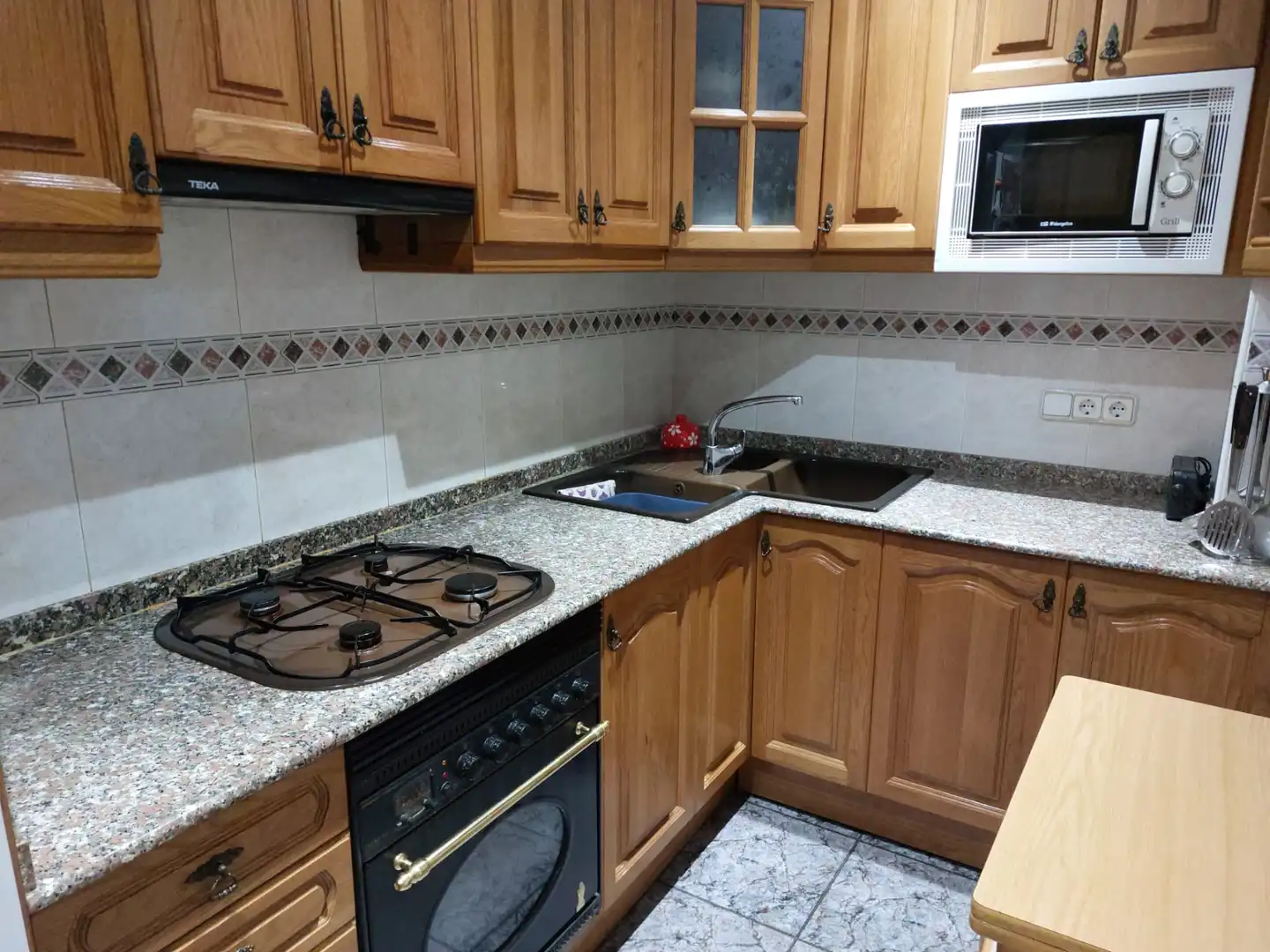 Kitchen of Flat for sale in L'Hospitalet de Llobregat  with Heating and Oven