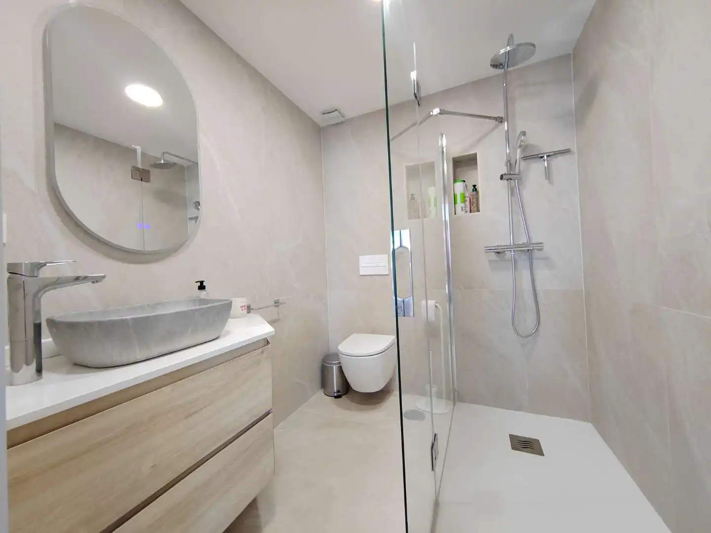 Badezimmer von Wohnung zur Miete in Vélez-Málaga mit Möbliert