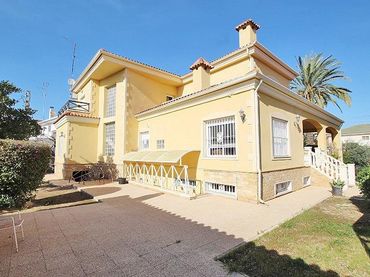 Xalet amb jardí en venda a Elche ciudad