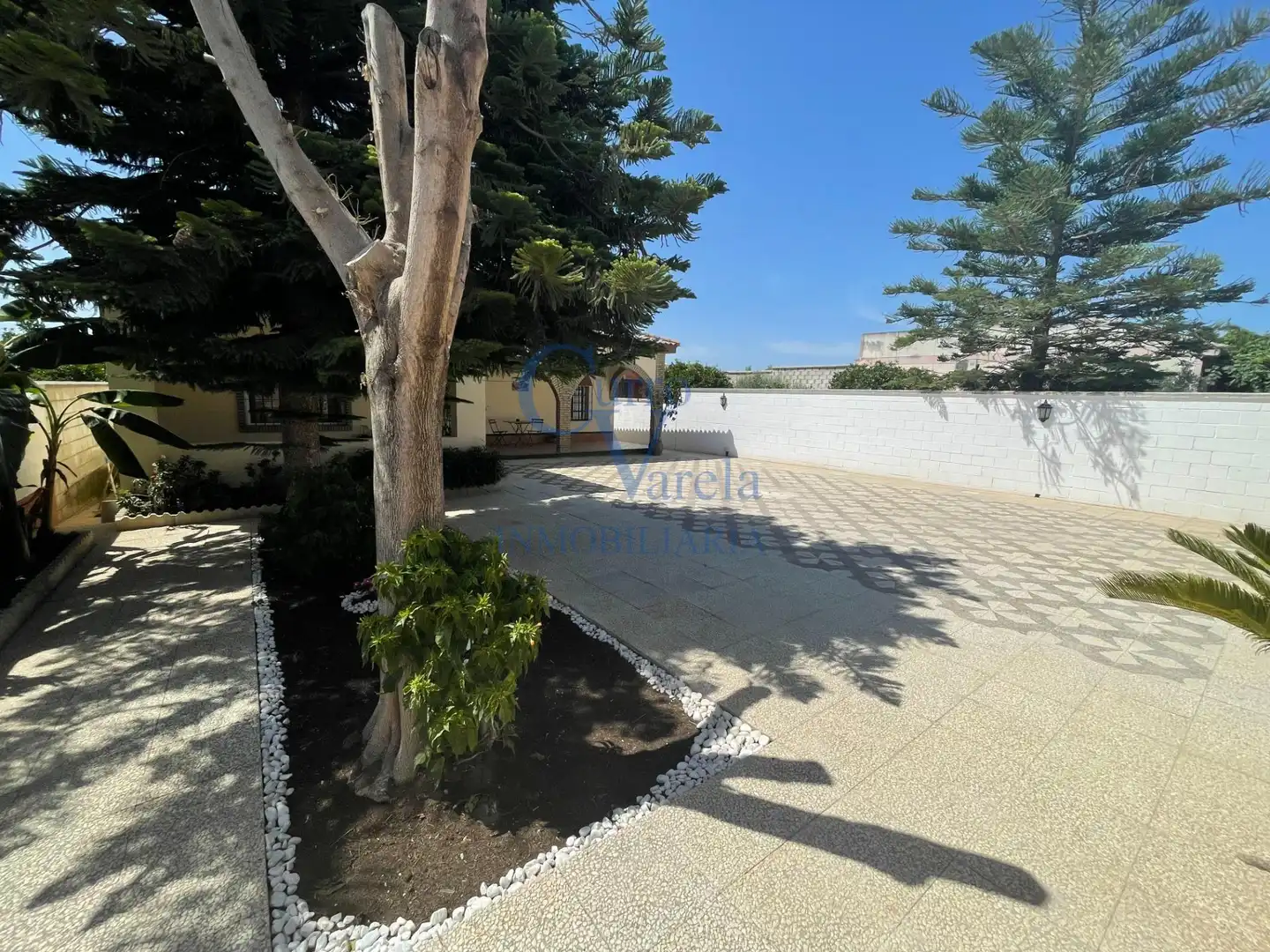 Exterior view of Country homes for sale in Dos Hermanas  with Air Conditioner, Heating and Private garden