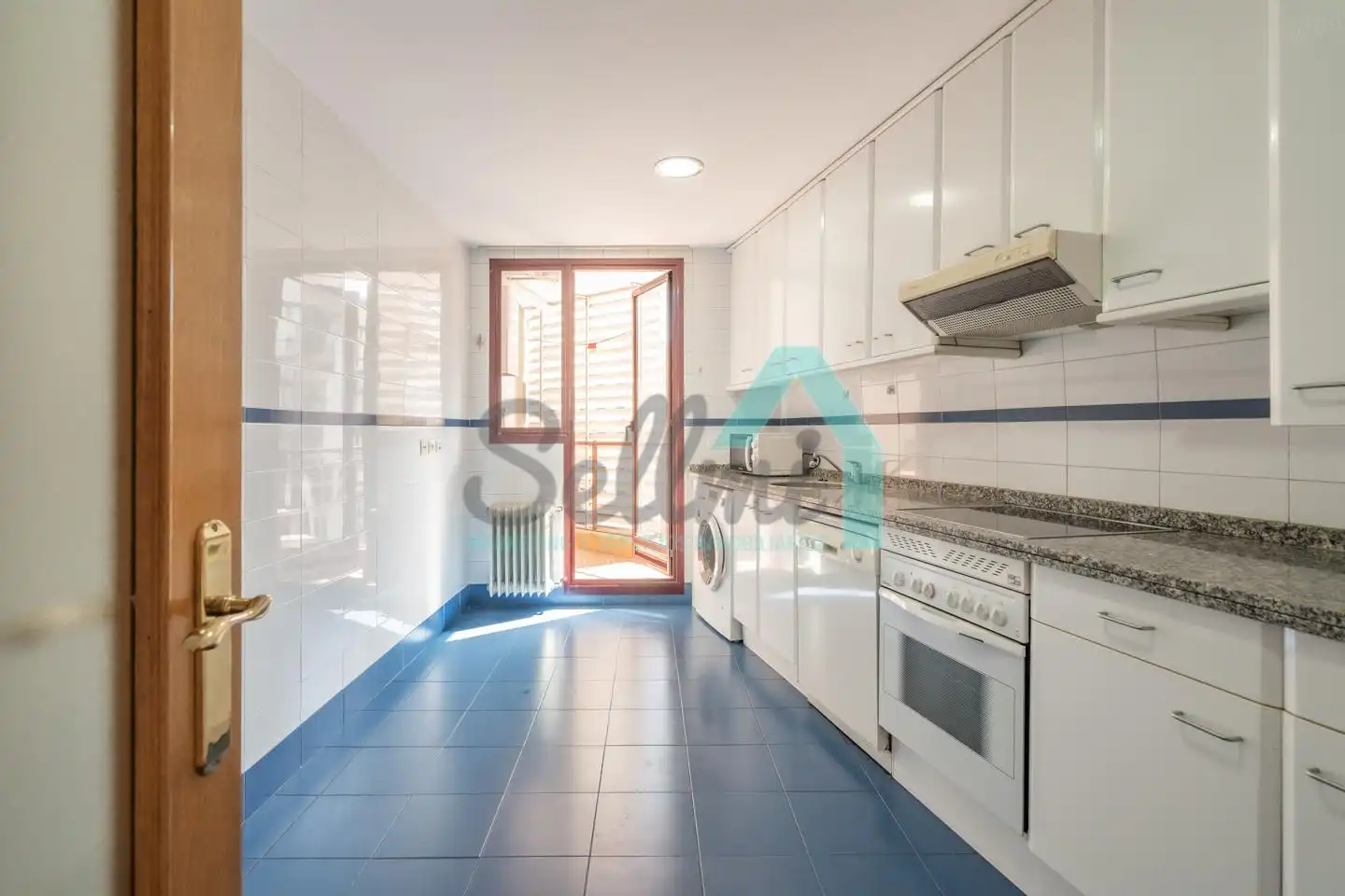Cocina de Piso de alquiler en Oviedo  con Calefacción, Parquet y Terraza