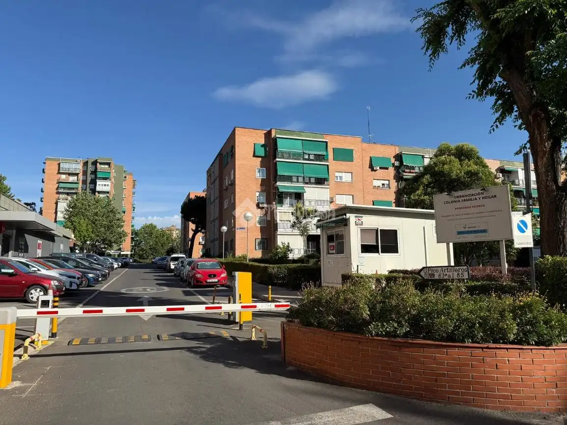 Vista exterior de Piso en venta en Madrid con Calefacción, Parquet y Terraza