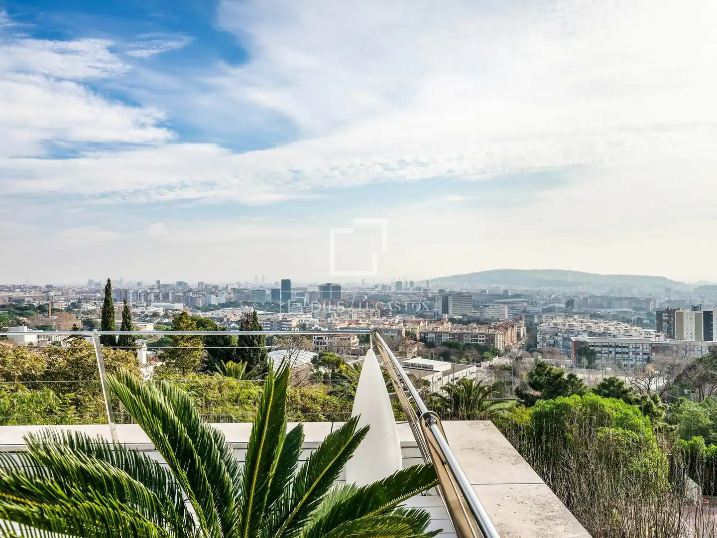 Vista exterior de Casa o xalet en venda en Barcelona amb Aire condicionat, Calefacció i Jardí privat