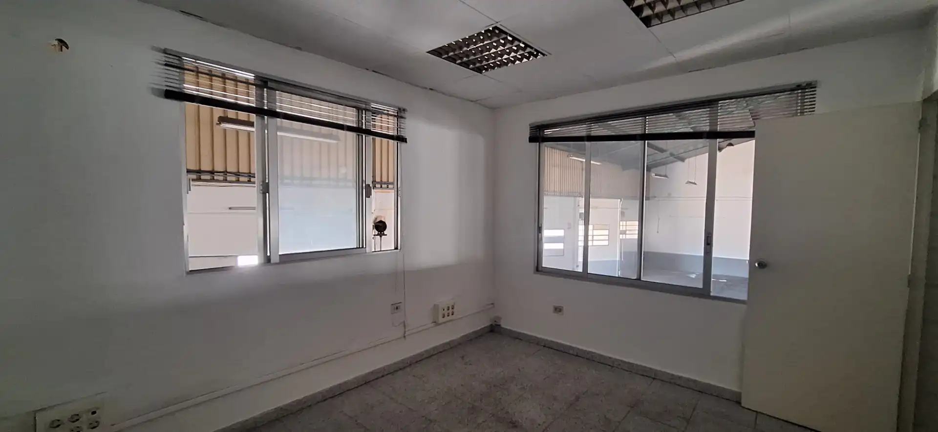 Industrial buildings for rent in Xirivella