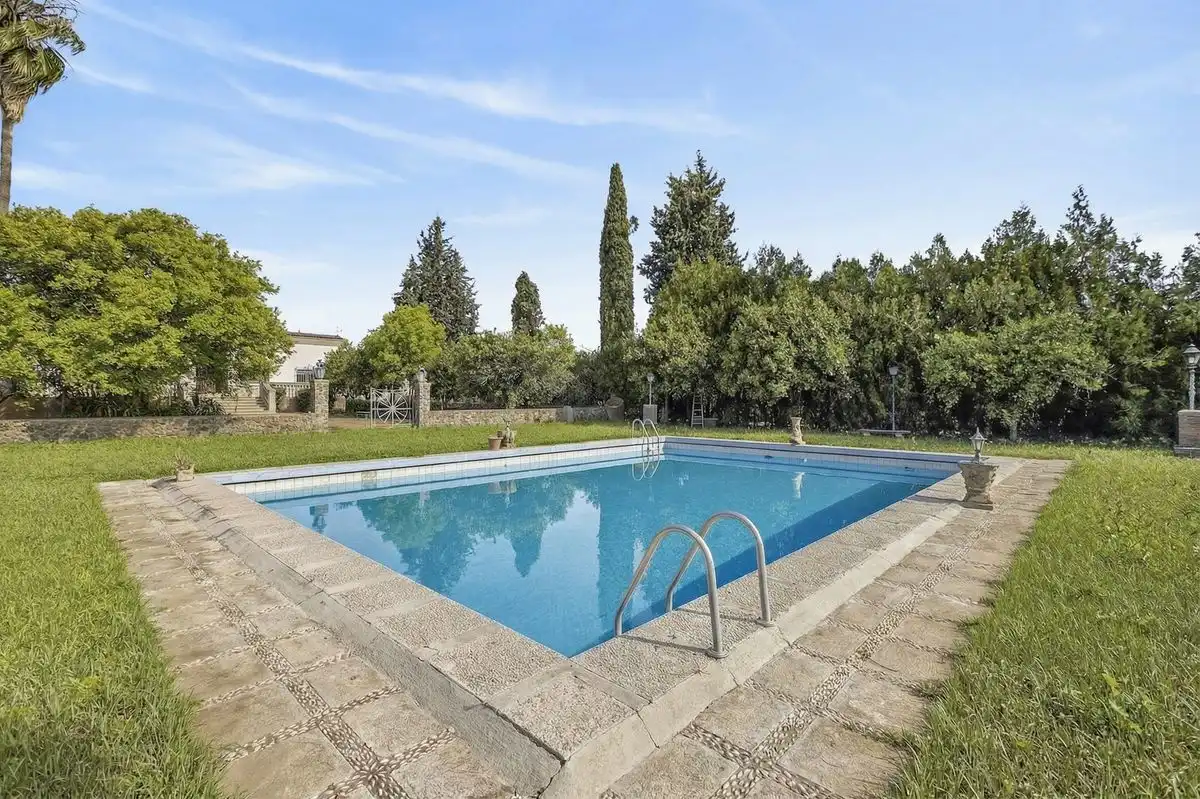 Finca rústica en venta en C. Pablo Picasso, Lora del Río