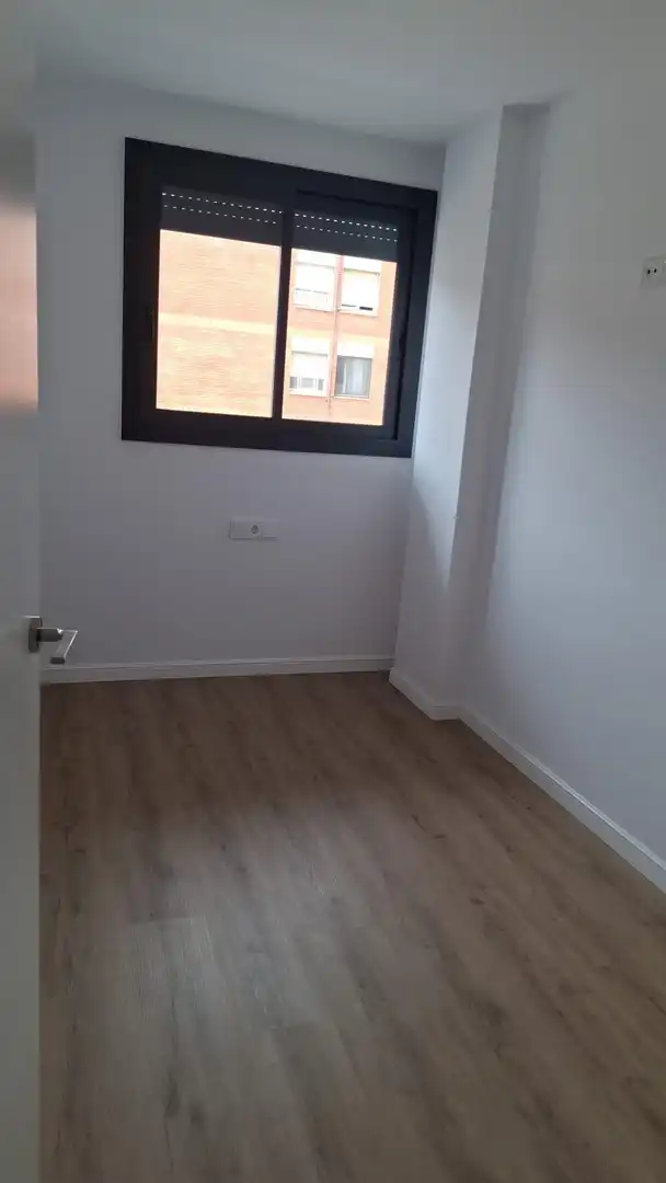 Schlafzimmer von Wohnung zur Miete in Santa Coloma de Gramenet mit Klimaanlage, Heizung und Parkett