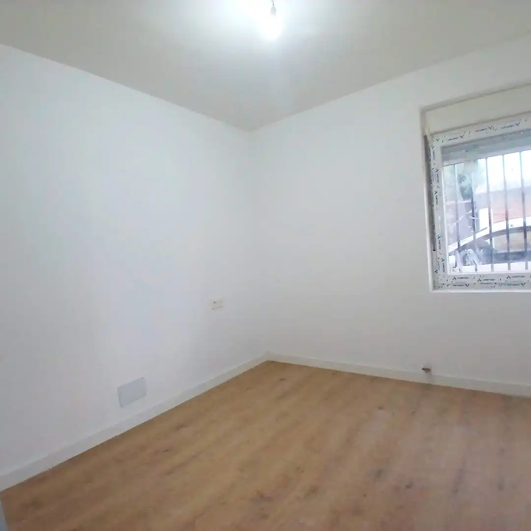 Habitación de Apartamento en venta en San Andrés del Rabanedo con Parquet y Trastero
