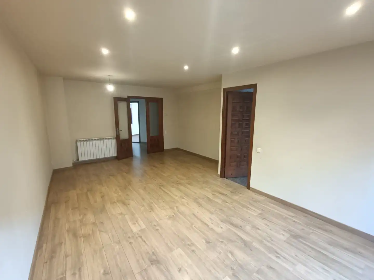 Piso de alquiler en Berga con Calefacción, Parquet y Terraza