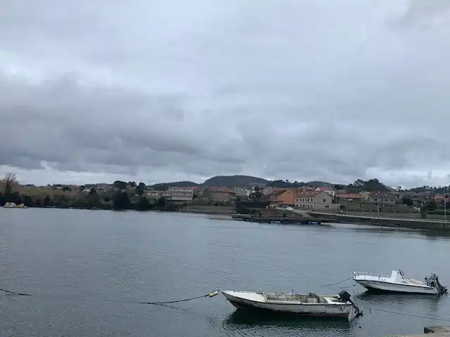 Außenansicht von Einfamilien-Reihenhaus zum Verkauf in Vilagarcía de Arousa mit Heizung, Privatgarten und Möbliert