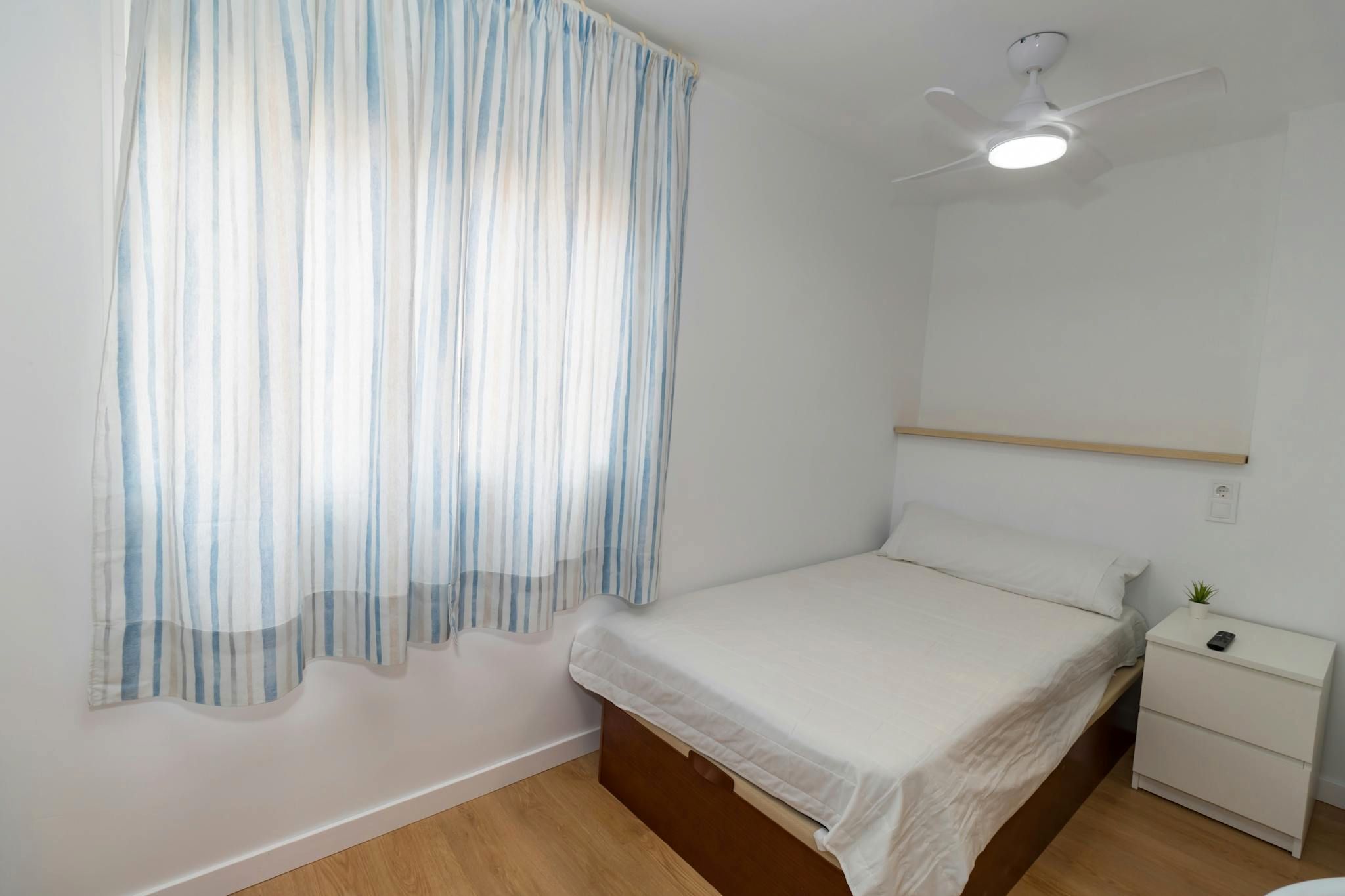 Dormitori de Pis de lloguer en  Valencia Capital amb Rentadora i TV