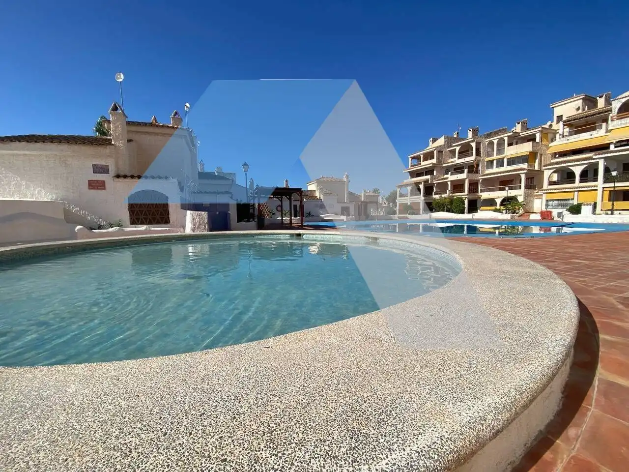 Schwimmbecken von Haus oder Chalet zum Verkauf in Santa Pola mit Klimaanlage, Heizung und Privatgarten