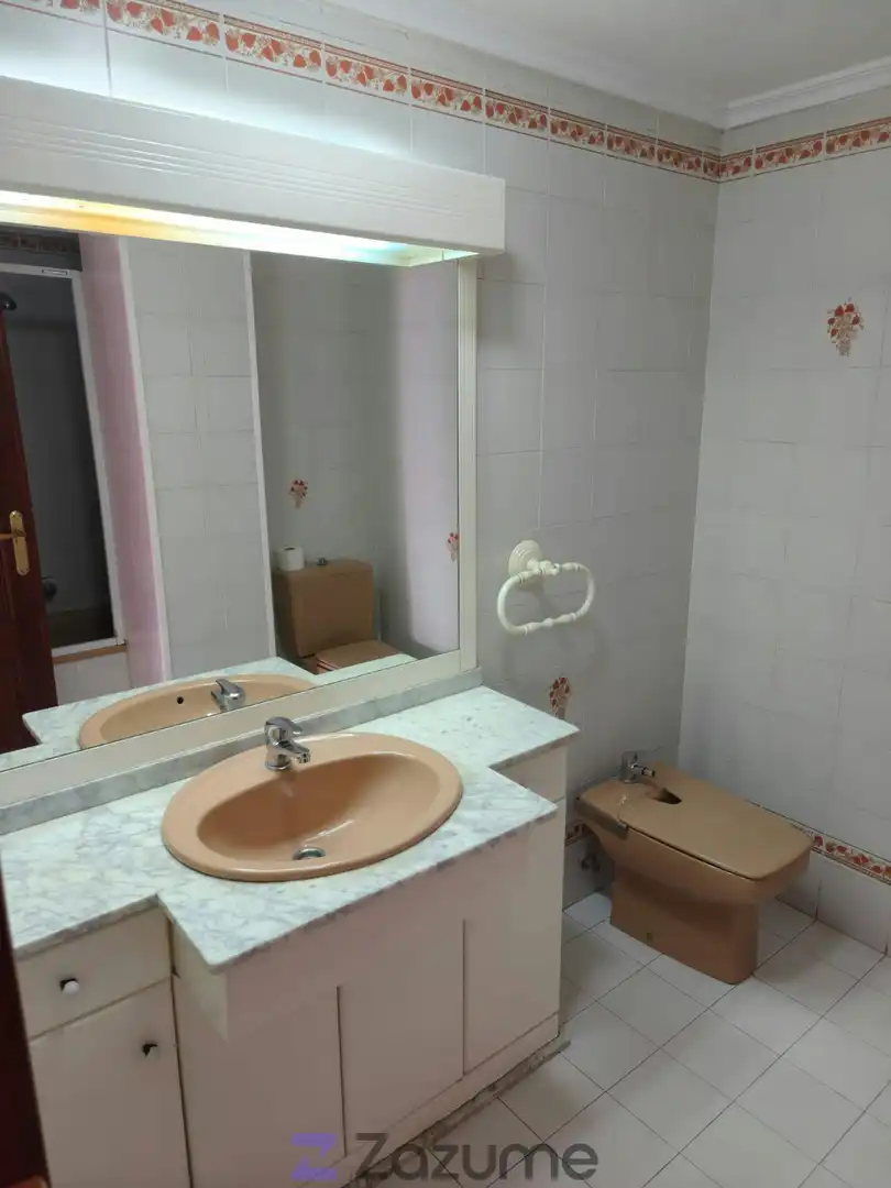 Badezimmer von Wohnung zur Miete in Mislata mit Terrasse, Ofen und Waschmaschine