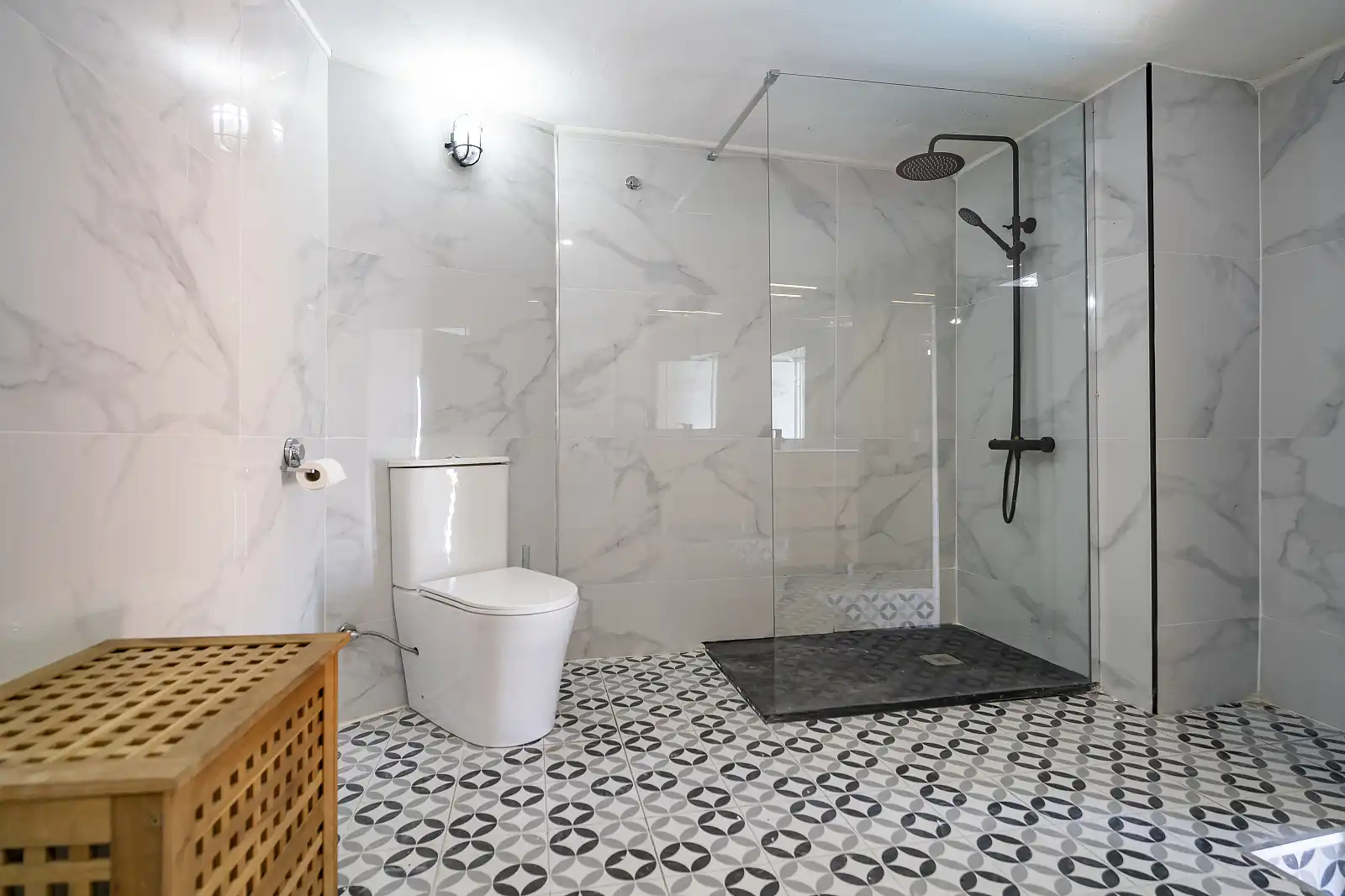 Bathroom of Houses for sale in Benalmádena  with Air Conditioner, Terrace and Swimming Pool